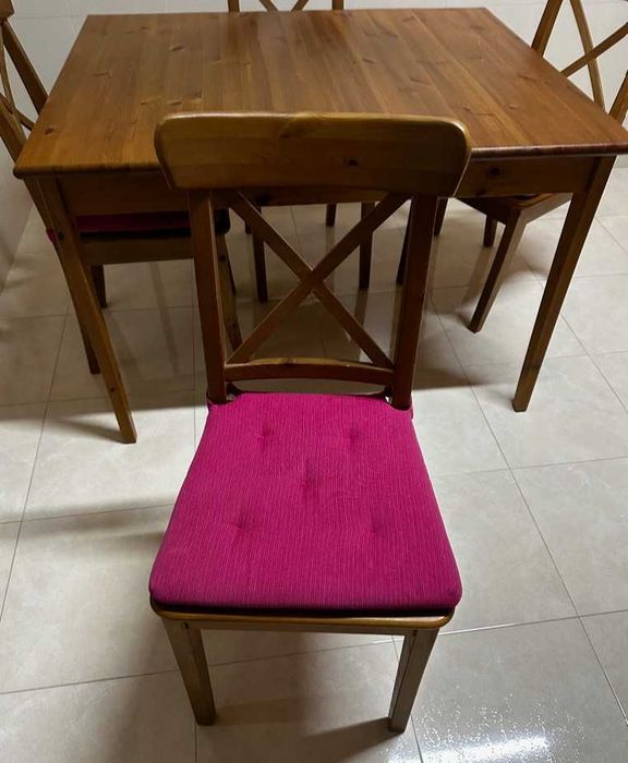 Mesa de Refeição com 4 cadeiras
