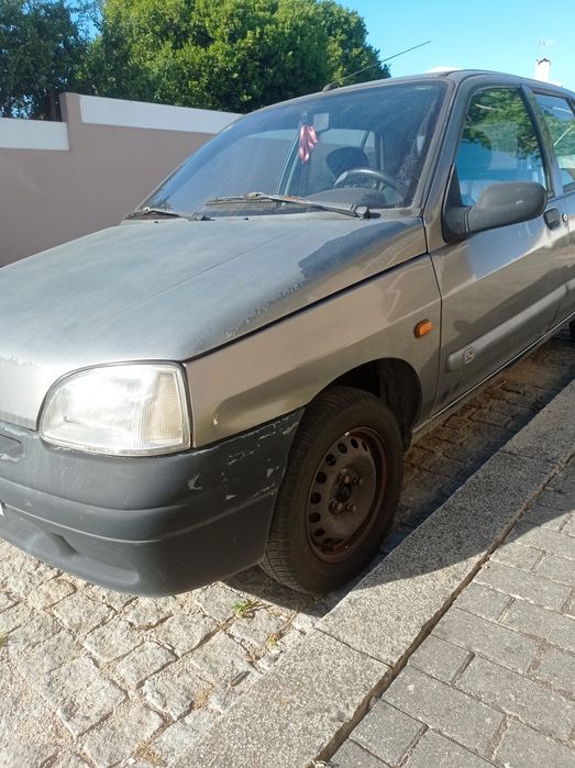 Renault Clio 1997 - 1000€ (negociável)