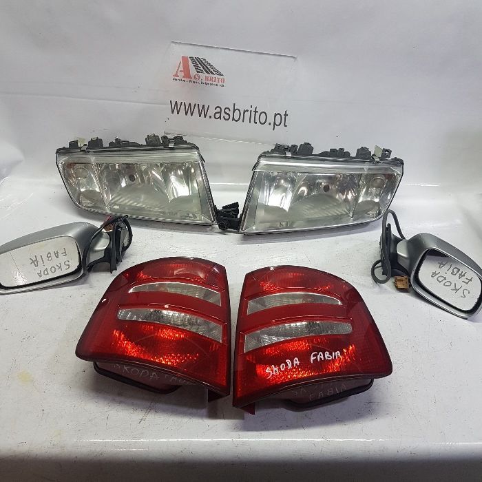 Farol Farolin espelho Skoda Fabia