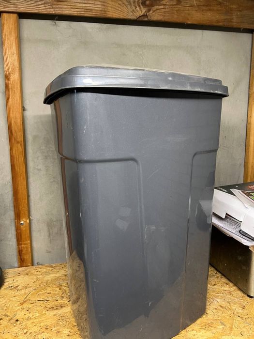 Бак мусорный контейнер 90 литров