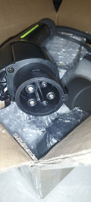 .Certyfikowana ładowarka samochodowa typ 1.