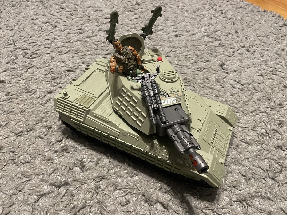 Pojazdy wojskowe czołg helikopter myśliwiec żołnierze