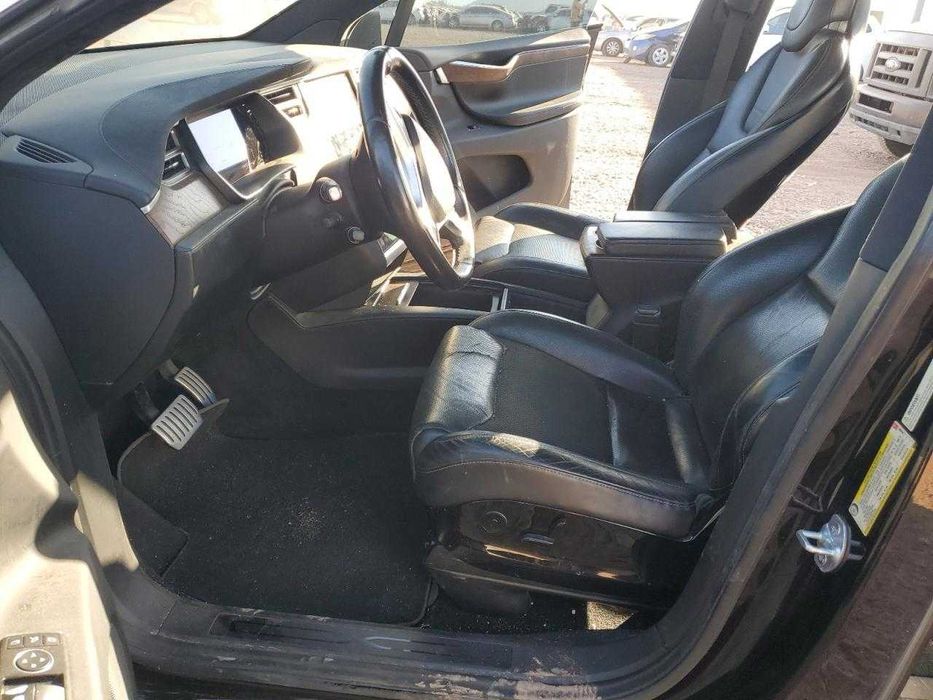 TESLA MODEL X P90D Performance