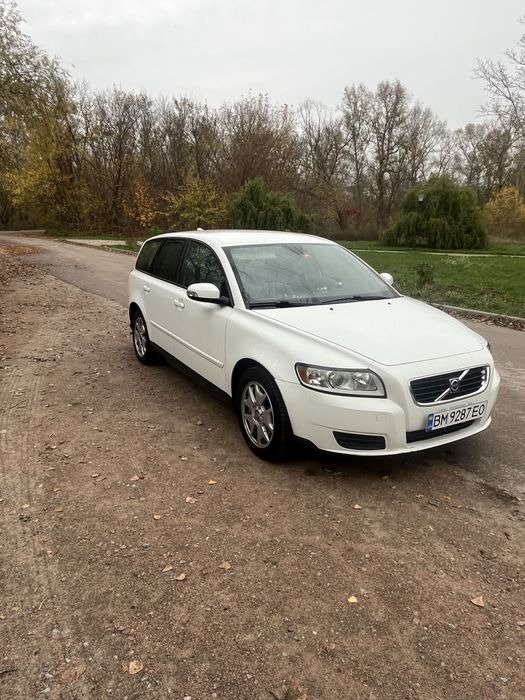 Автомобіль Volvo V 50