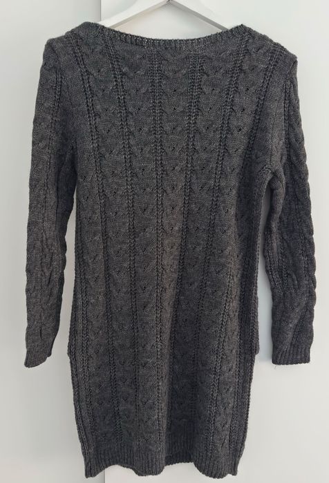 Długi sweter z kieszeniami