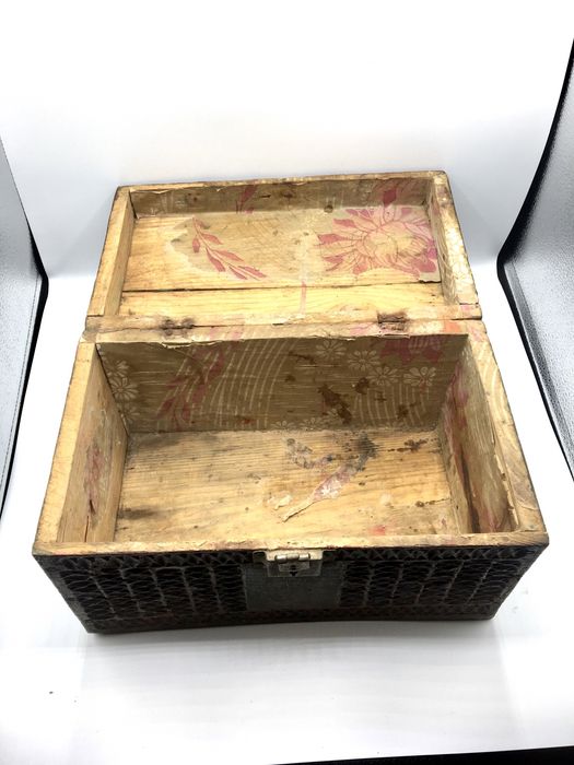 Caixa oriental talha dourada