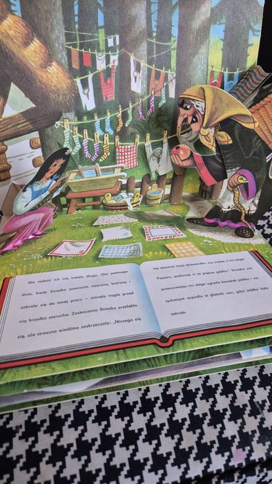 Vojtech Kubasta 1983 rok Królewna Śnieżka rozkładana książeczka PRL