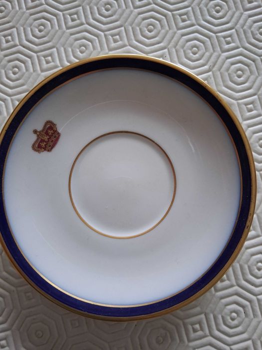 Pequeno prato de porcelana da VA, coleção Brasões de Armas