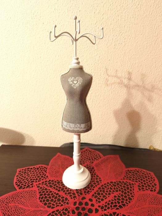 Sprzedam wieszak(manekin) na biżuterię