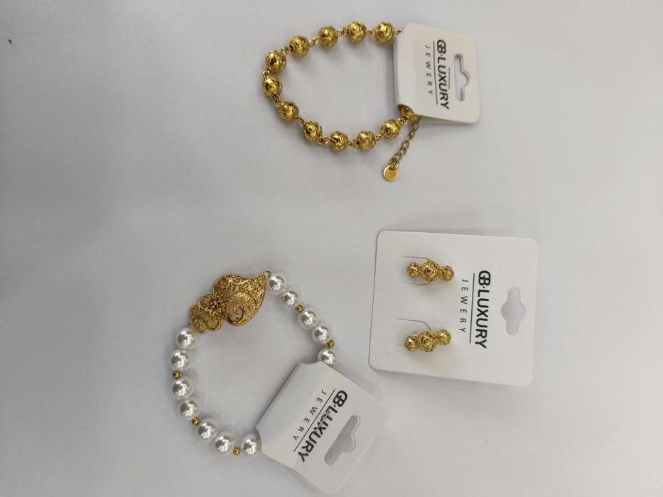 Pulseiras e brincos de coração Viana