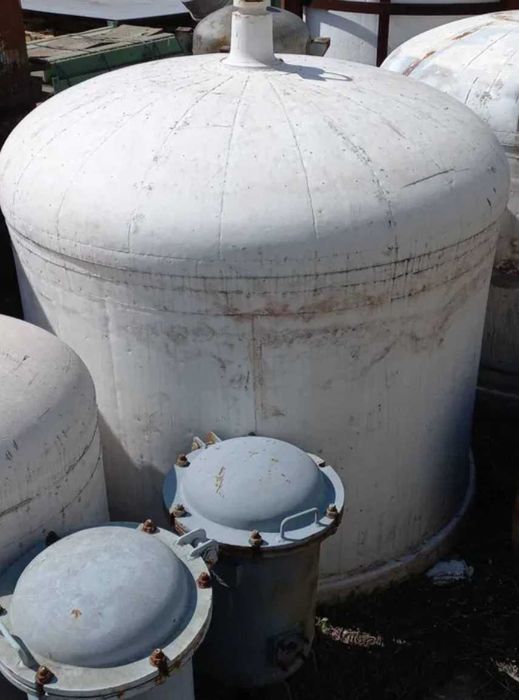 Zbiorniki PTFE teflonowe. Reaktory z fluoroplastu. Mieszalniki PTFE.