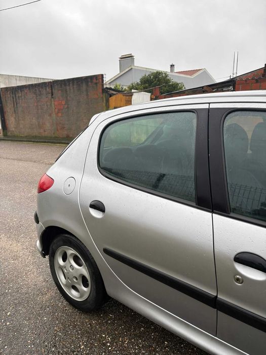 Peugeot 206 1.1 Gasolina - Inspeção válida até 2027