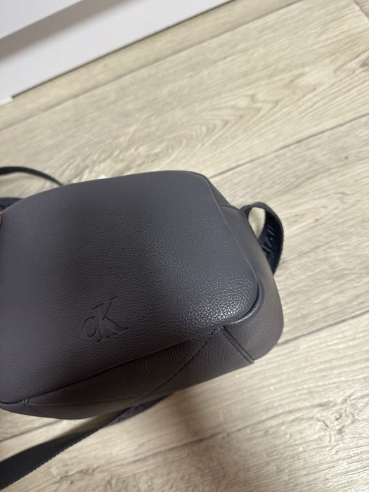 Продам сумочку CK