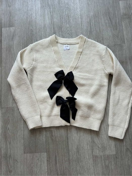 Светр жіночий з бантиками