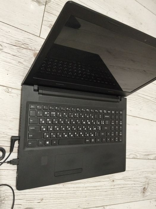 Ноутбук  Lenovo i3/8гб озу/240 sdd