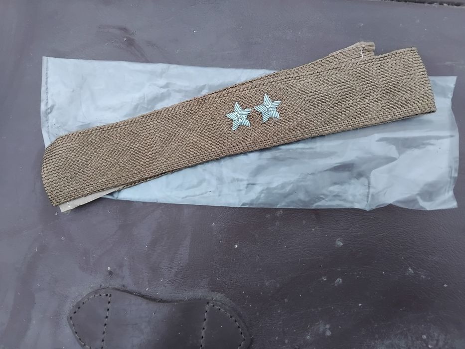 Nowy naramiennik wojskowy pagon porucznik 2 gwiazdki