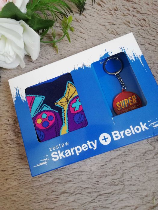 Zestaw brelok i skarpety super chłopak