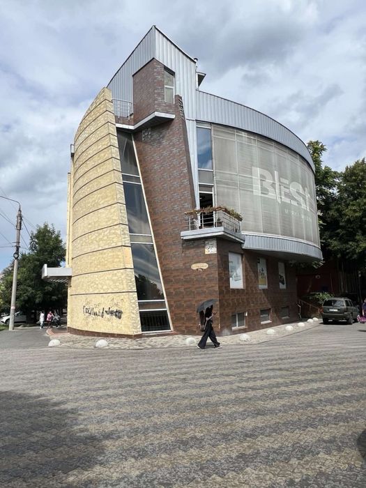 Здається Віп Приміщення в центрі Чернівців /Героів  Майдану-Садова