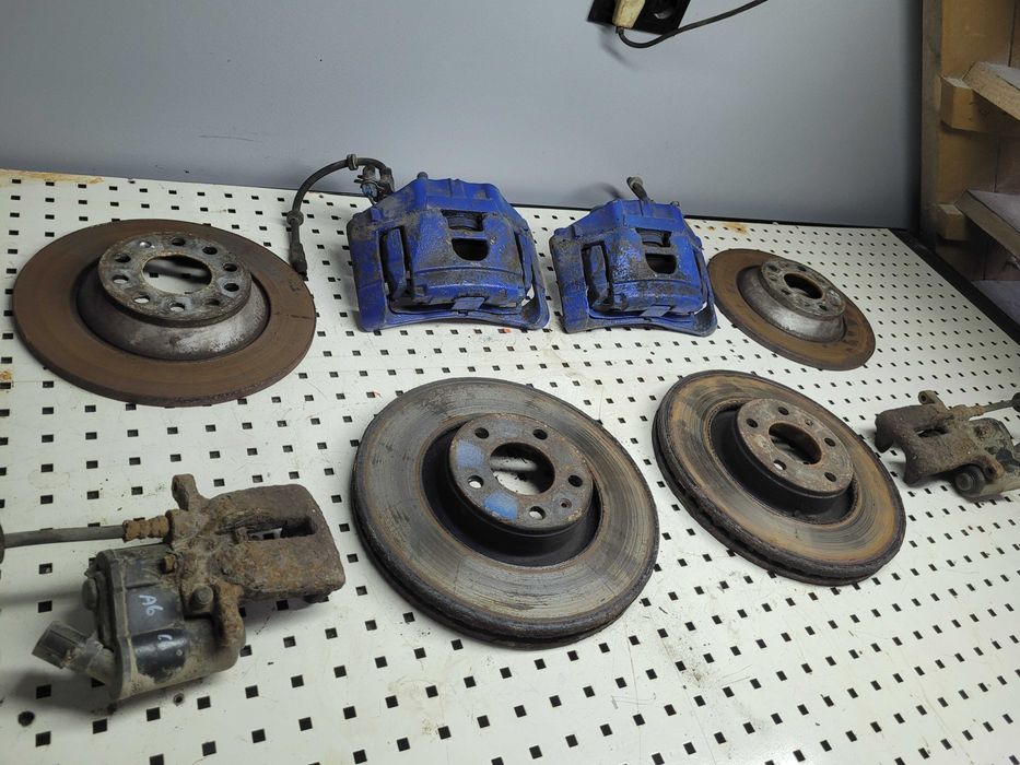 SWAP Hamulców Audi A6 C6 Przód 320mm + Tyl 300 mm Zaciski Tarcze Osłony Jarzmo Klocki