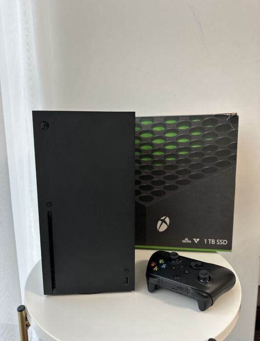 Xbox 1Tb и два геймпада