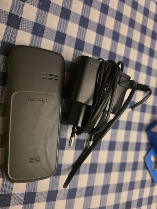 Nokia pequeno preto antigo a funcionar bem