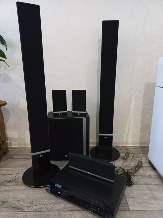 Домашний кинотеатр LG XH-T5020X (акустическая система 5.1 500Вт)