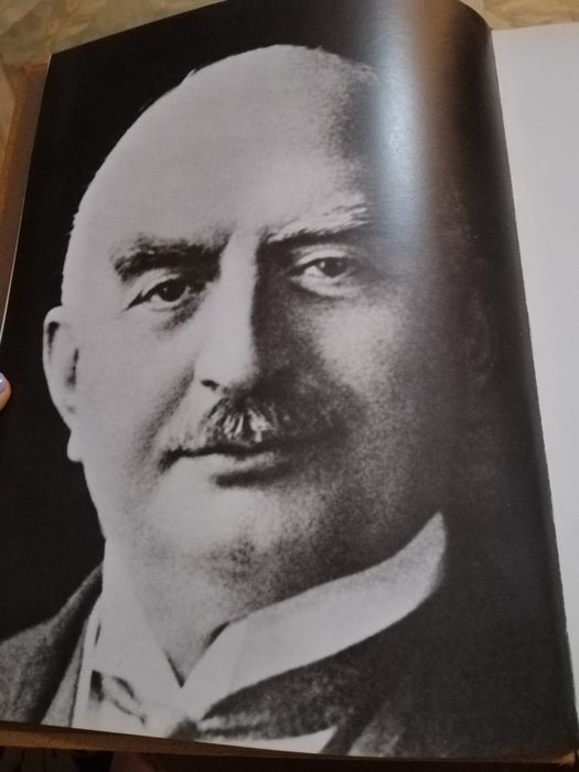"Calouste Gulbenkian Coleccionador"
de José de Azeredo Perdigão