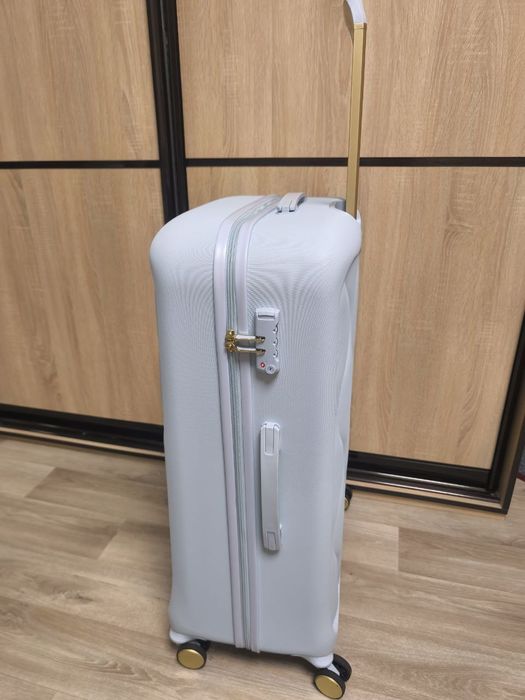 Большой  дорожный чемодан, Валіза великого розміру, гігант фірмовий