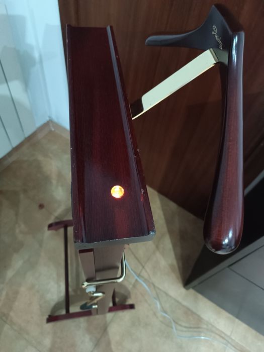 Cabide de fatos com aquecimento