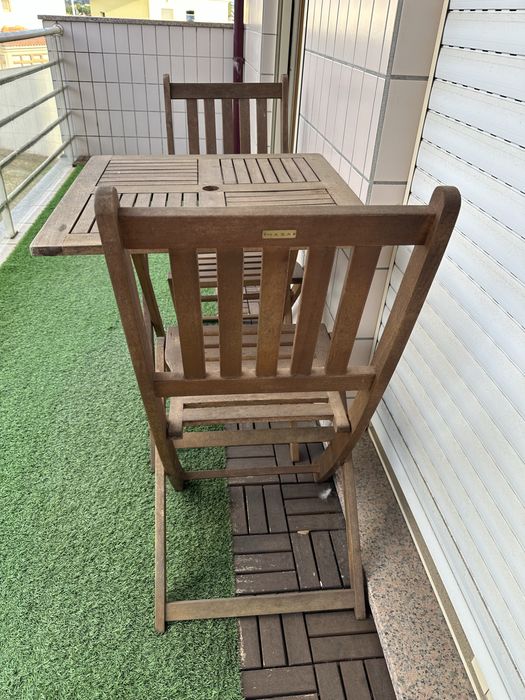 Conjunto mesa e cadeiras dobráveis