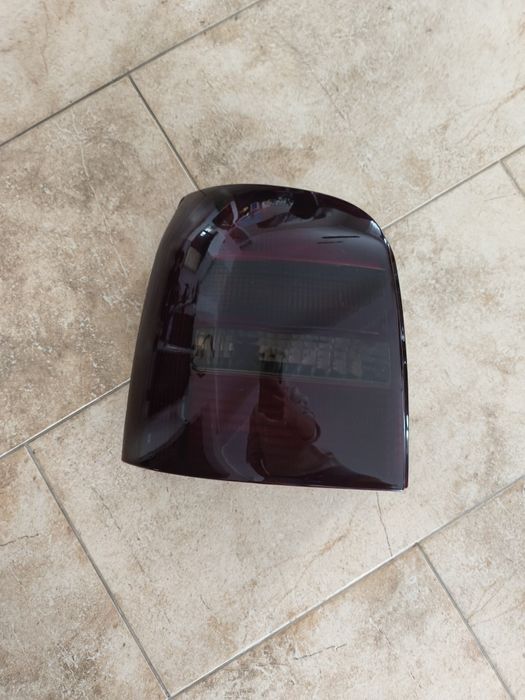 Lampa lewa tylna Audi A4 B5 avant dymiona