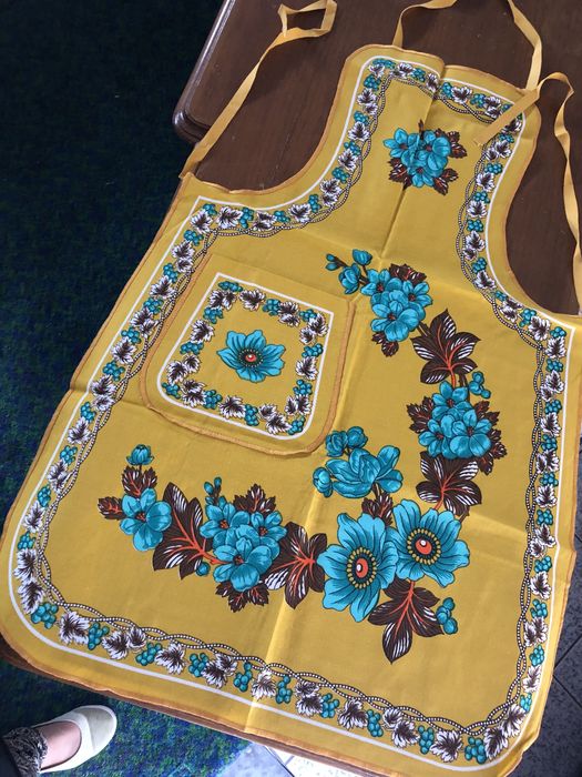 Avental bem colorido em estado Novo