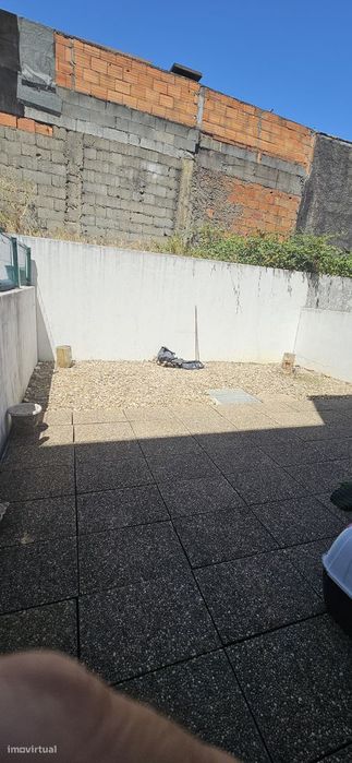 T2 com terraço, garagem e arrumos