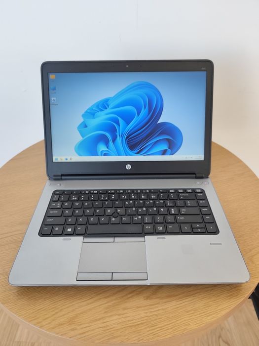 Portátil HP Probook 645 G1 a funcionar bem 
Processador AMD A6 de 6ª geração a 2.90GHz
8GB de RAM
Disco de 120Gb SSD novo

Carregador original e a fun