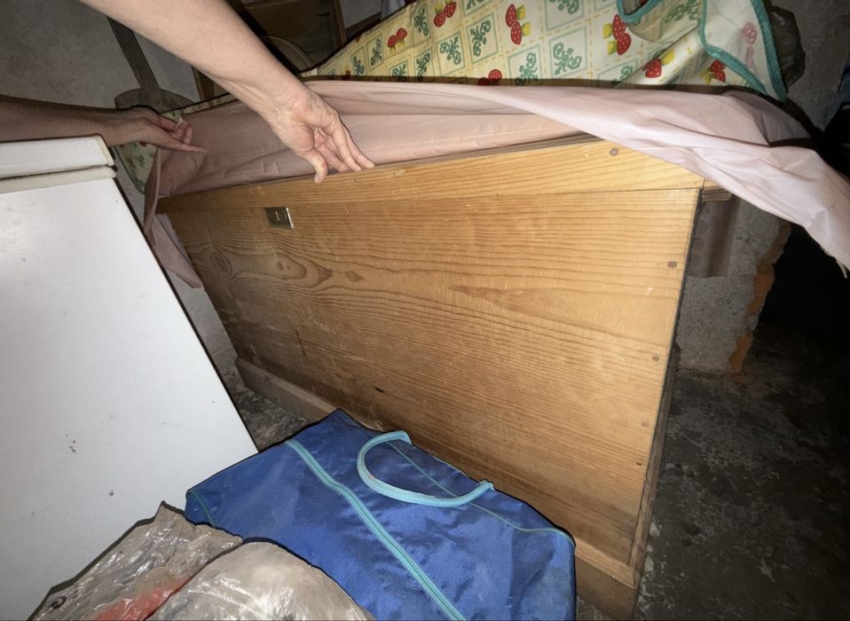 Vendo arcas de madeira. Varias cores. Varios estados.