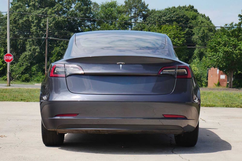 Tesla Model 3      2023