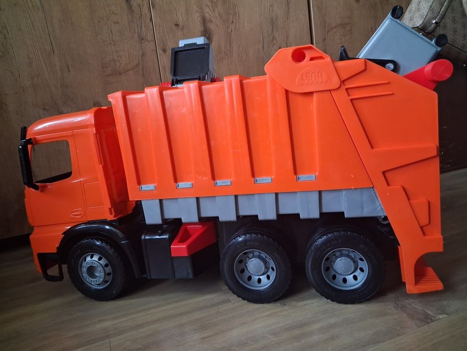 LENA śmieciarka GIGANT Mercdders  72CM uzywana
