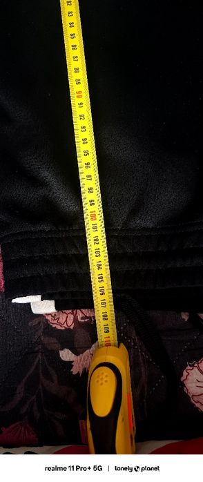 Witam sprzedam dres czarny z białym paskiem    . Polecam