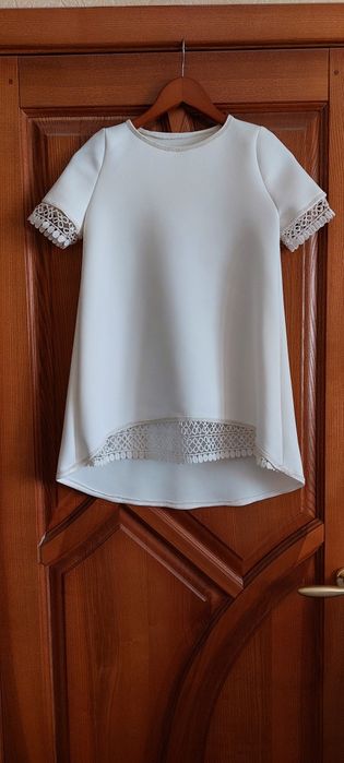 Біла дитяча сукня з мереживом