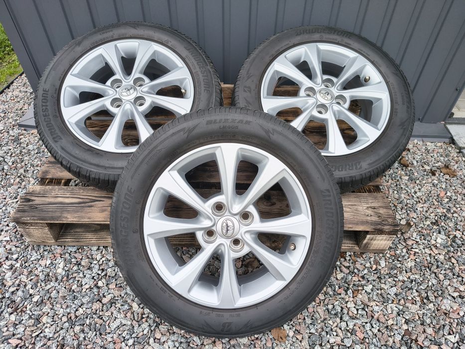 Toyota yaris aygo r15 диски з шинами зима