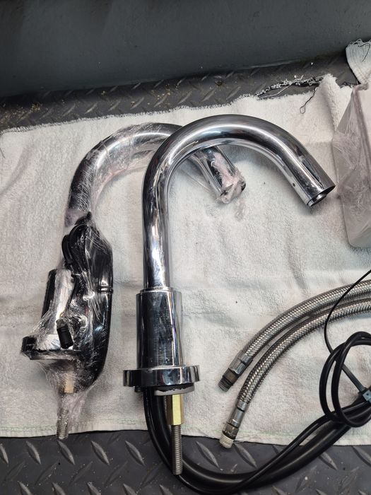 2 Torneiras Roca com Sensor