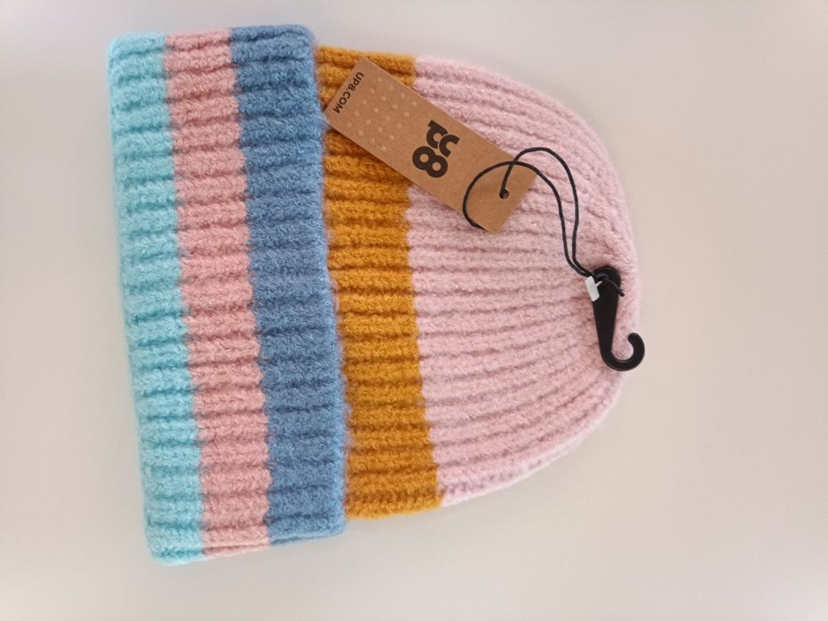 Nowa czapka zimowa wielokolorowa