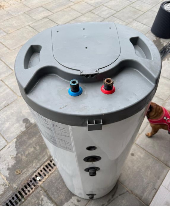 Zbiornik na ciepla wode uzytkowa