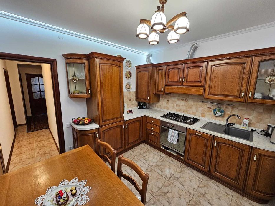 Квартира в новому будинку  з меблями та технікою