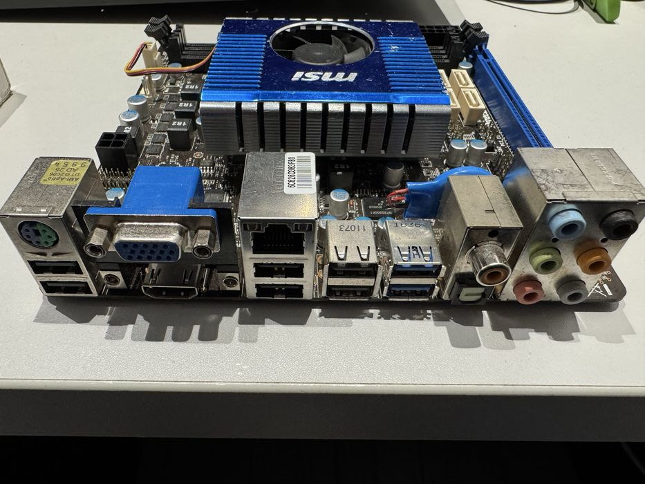 Міні комплект MSI MS-7698 + проц  AMD E 350- y ВІДМІННОМУ CTAHI