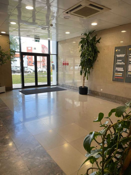 Escritório Amplo para Arrendar | Centro Domingos Jardo – Agualva Cacém