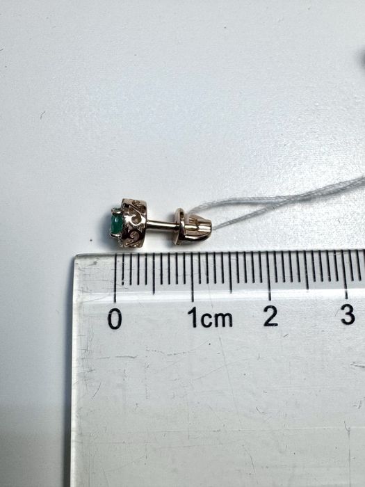 Золоті сережки пусети з діамантами та смарагдами