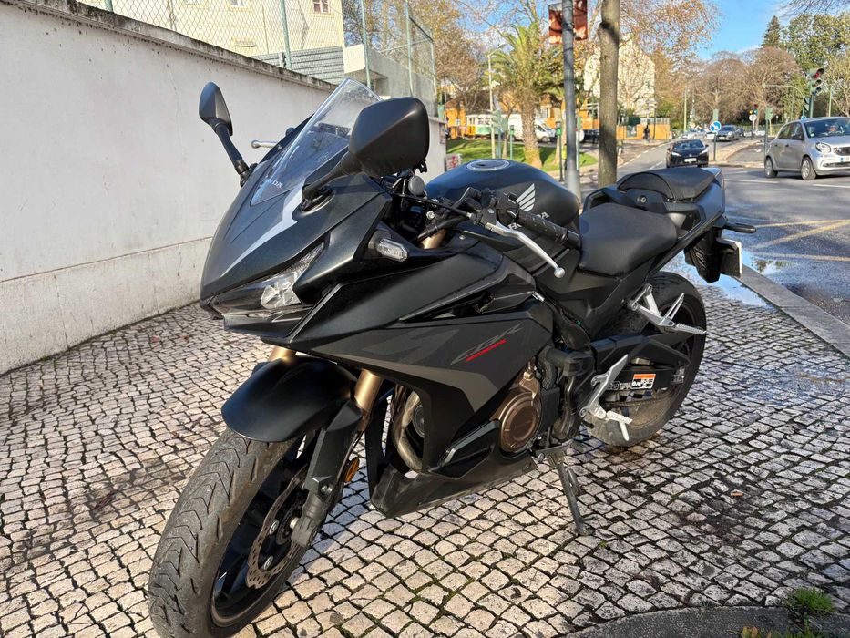 Honda CBR500R 2023 (12/2023) - ~2.090 km - Quase nova