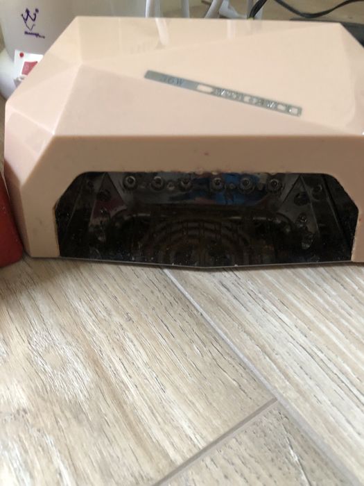 Стерилізатор, лампа, пуф під руки