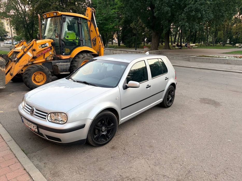 Продам Volkswagen Golf 1.6.